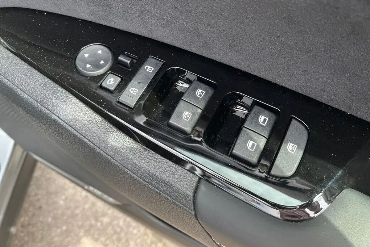 2024-kia-sportage-16-t-gdi-gt-line-s-207bhp-hev-auto-big-35