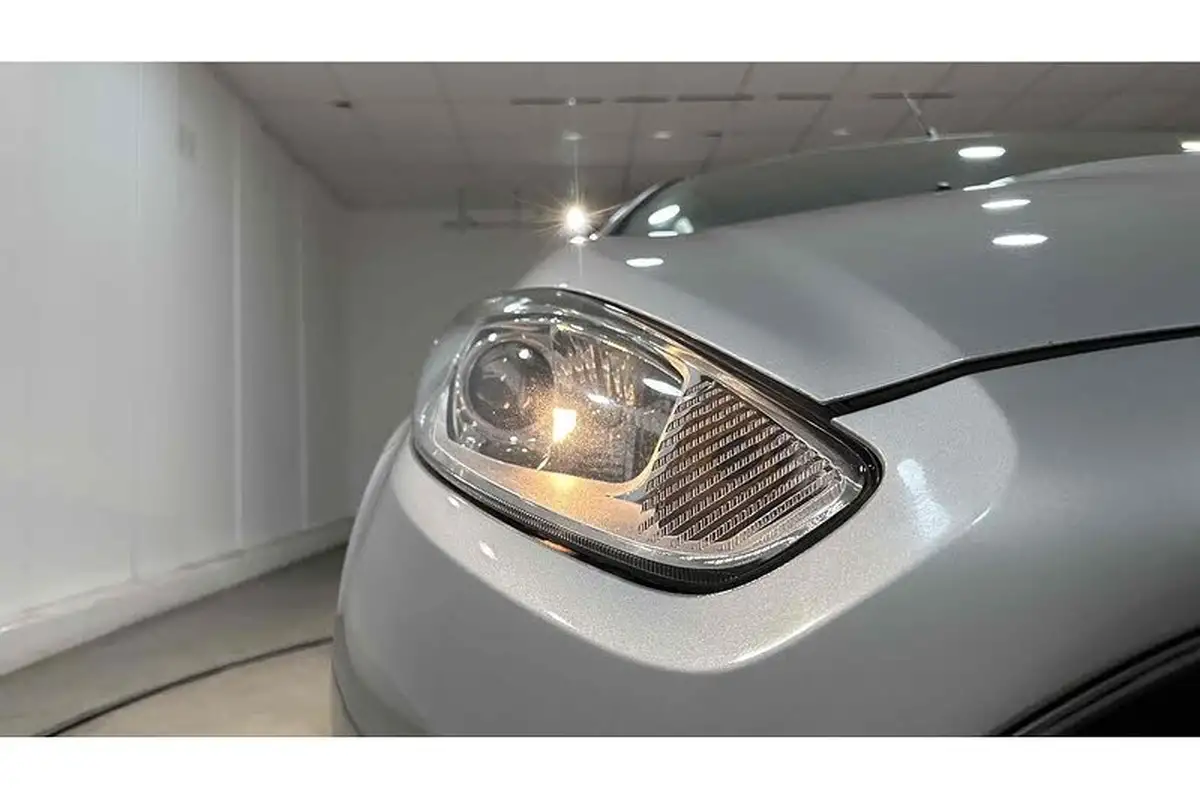 2014-ford-fiesta-125-zetec-5d-big-13