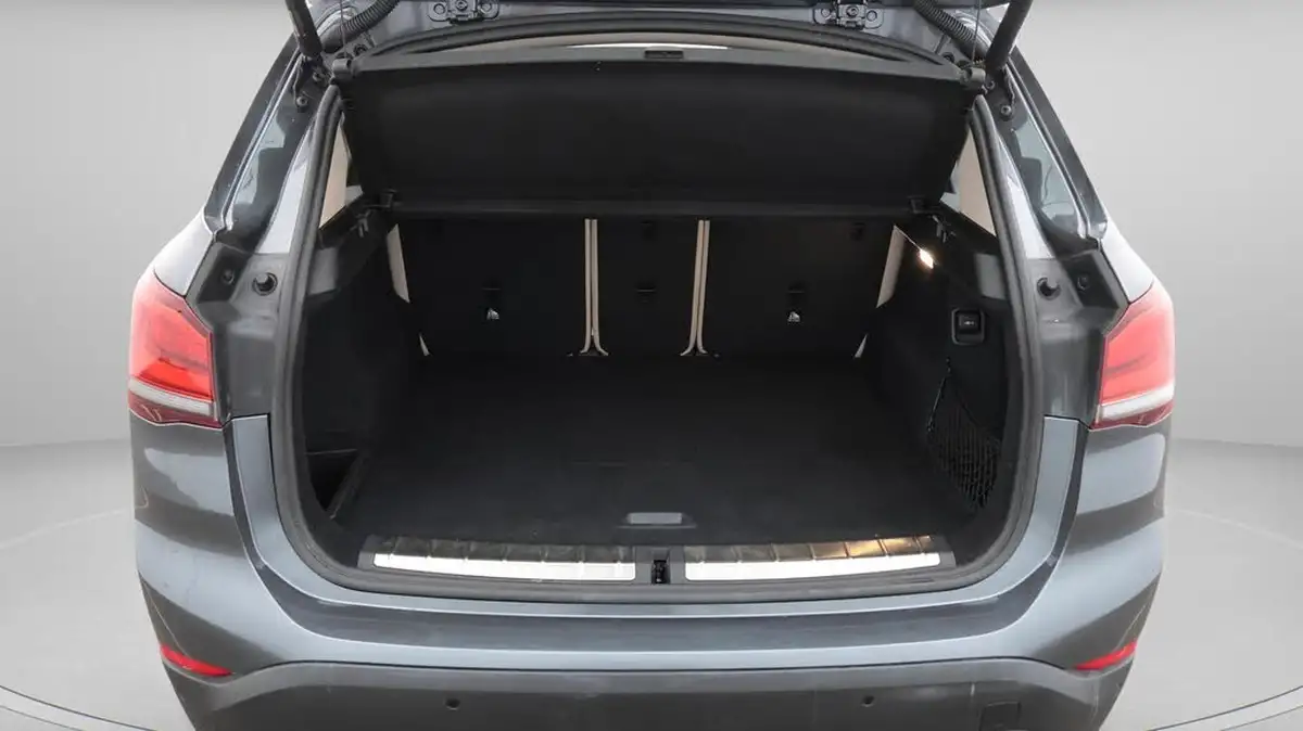 2020-bmw-x1-20-sdrive-20i-xline-big-17