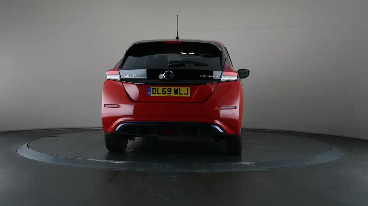 2020-nissan-leaf-e-e-tekna-big-35