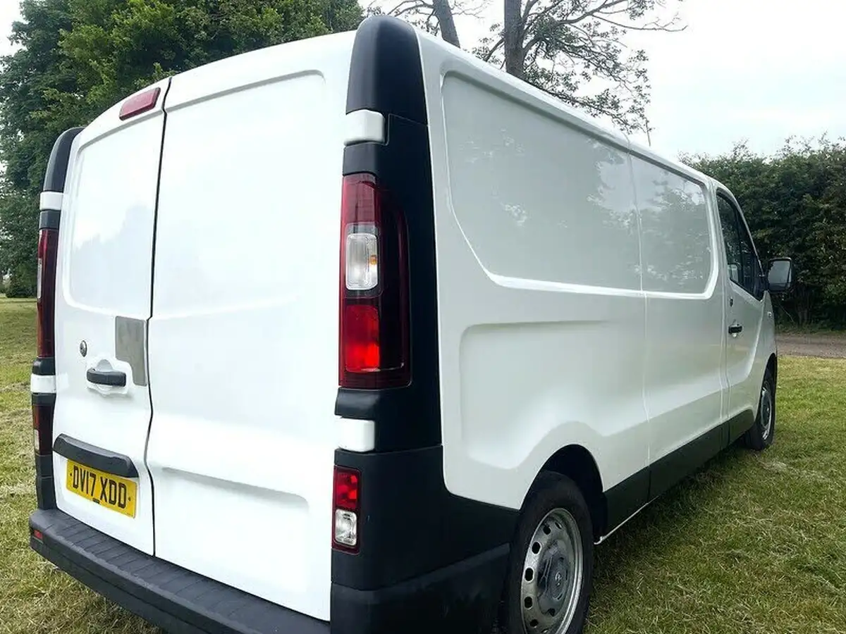 2017-vauxhall-vivaro-16cdti-2900-l2h1-120pseu6-panel-van-big-16