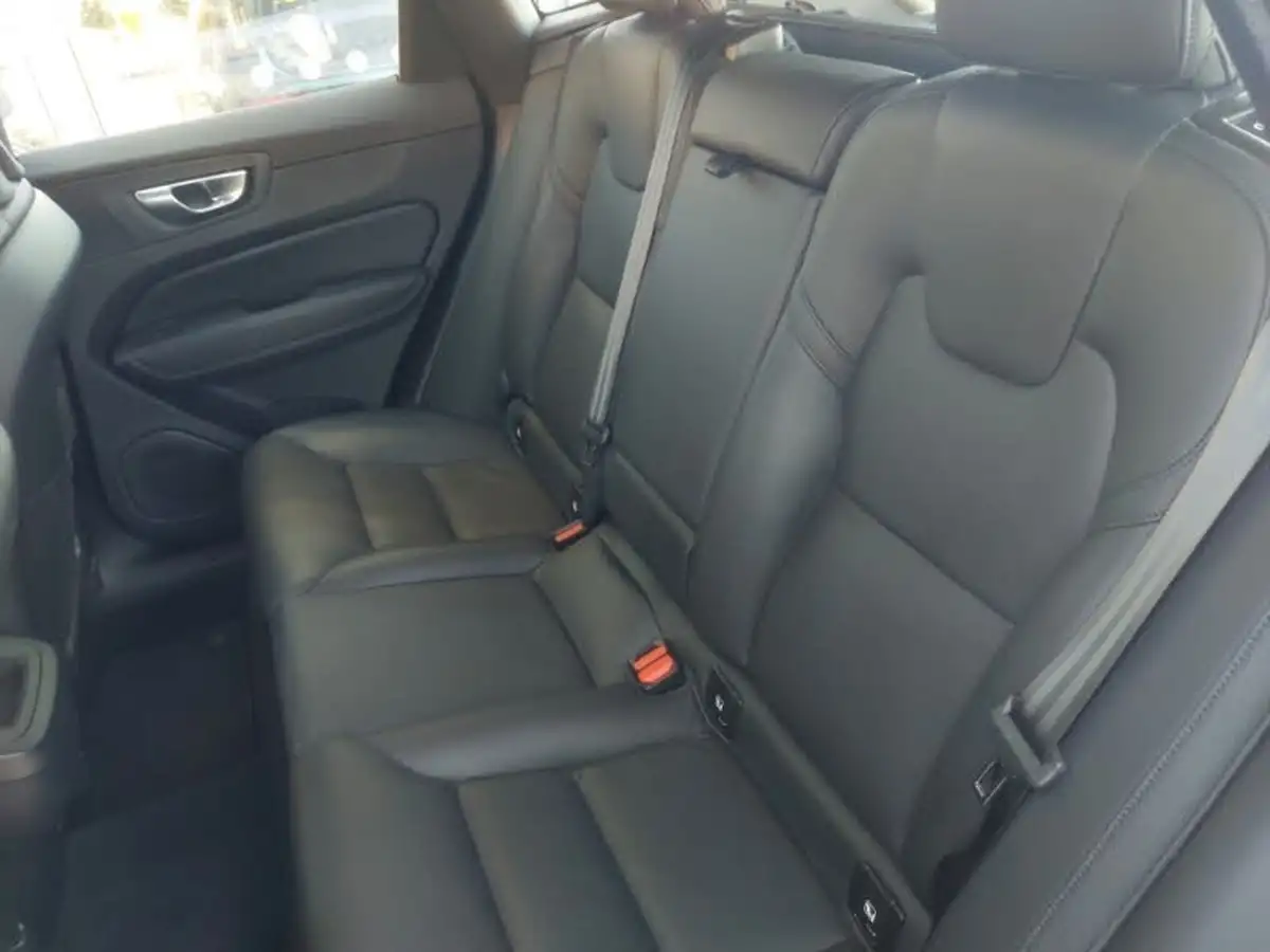 2023-volvo-xc60-20-b5-core-big-5