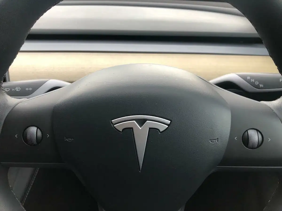 2022-tesla-model-y-e-rwd-big-17