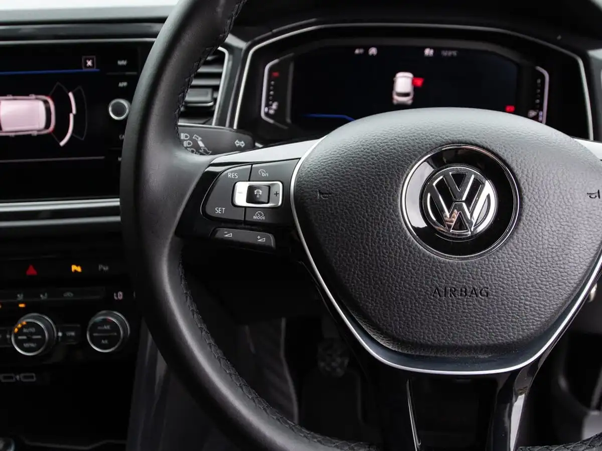 2018-volkswagen-t-roc-20tdi-sel-ss-big-18