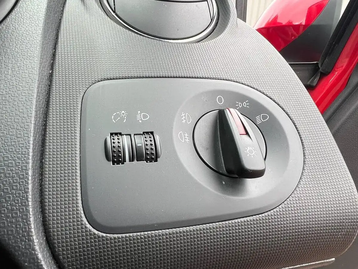 2015-seat-ibiza-12-i-tech-sportcoupe-3d-big-7