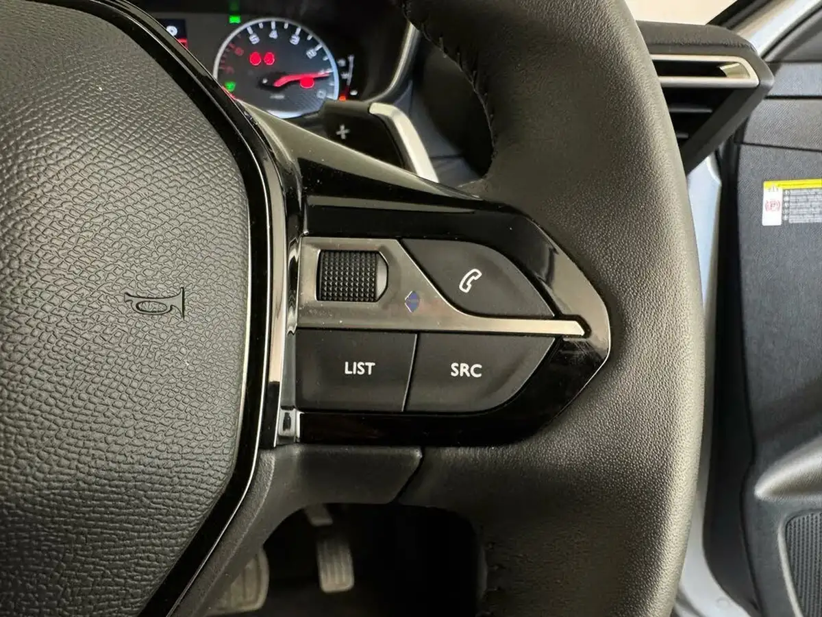 2023-peugeot-208-12-puretech-active-premium-100ps-eat8-big-16