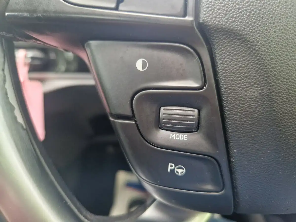 2014-citroen-grand-c4-picasso-16e-hdi-exclusive-etg6-big-39