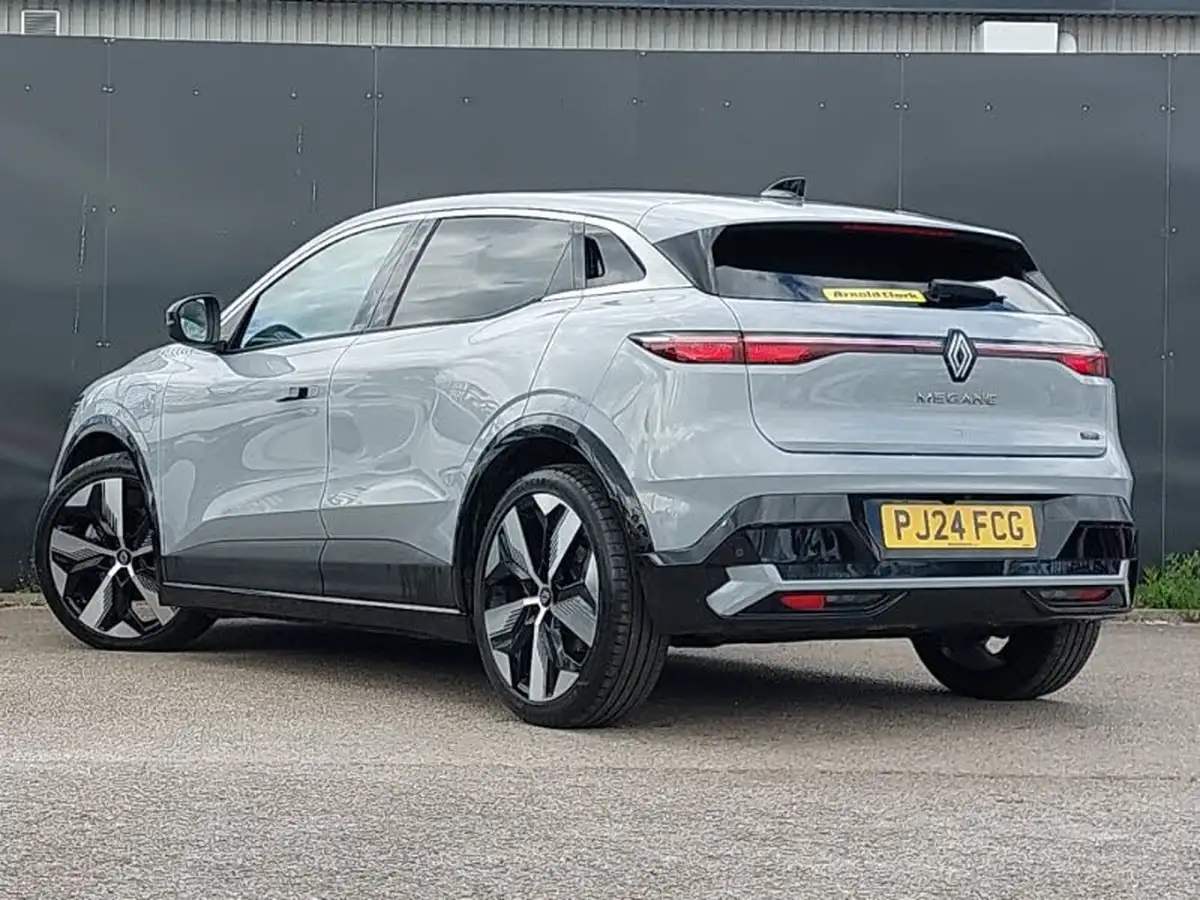 2024-renault-megane-e-tech-e-techno-big-1