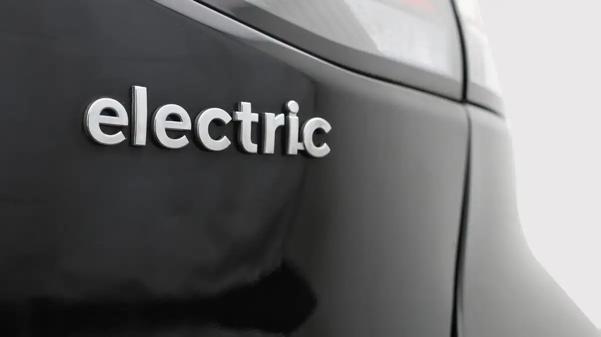 2022-hyundai-ioniq-e-premium-electric-big-21