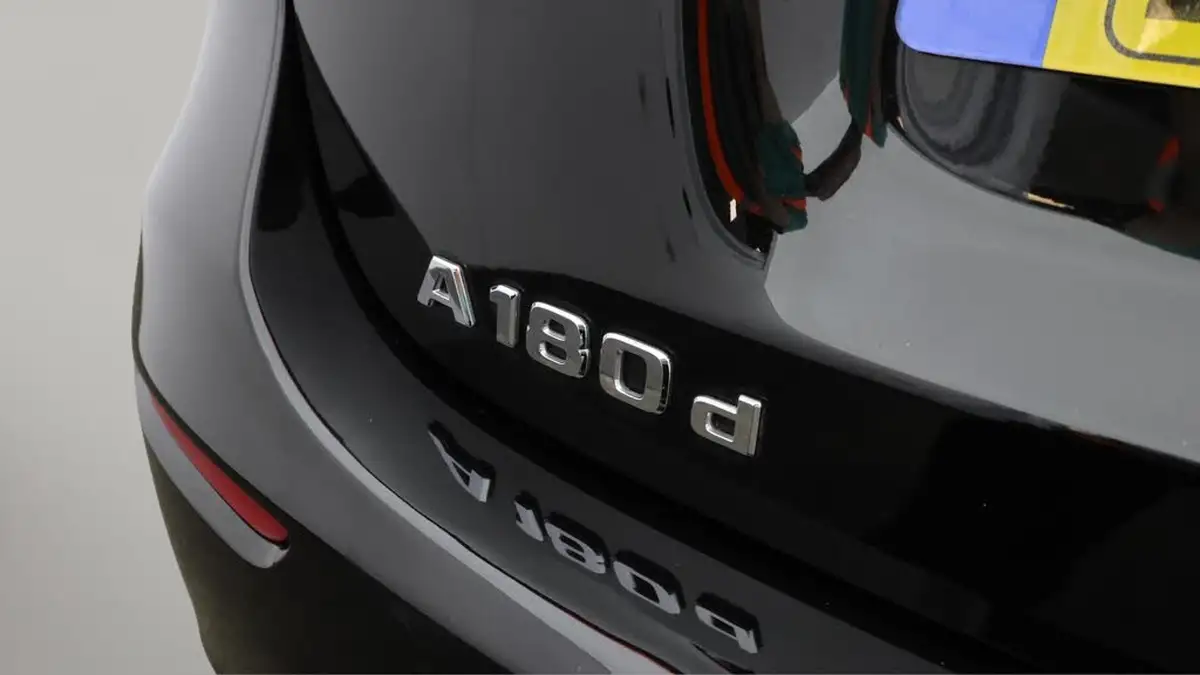 2018-mercedes-benz-a-class-15d-a180d-sport-116ps-ss-hatchback-5d-7g-dct-big-21
