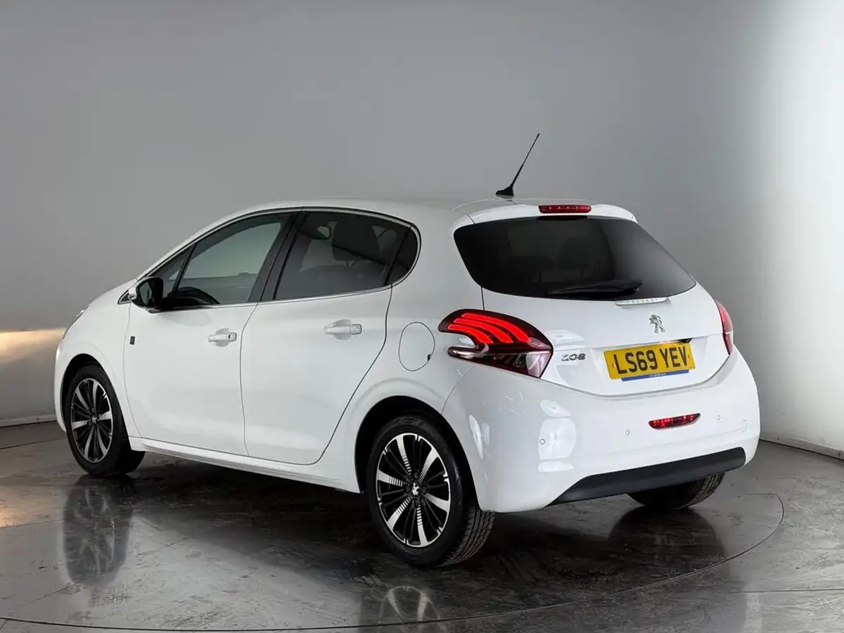 2019-peugeot-208-12-puretech-tech-edition-82bhp-big-8