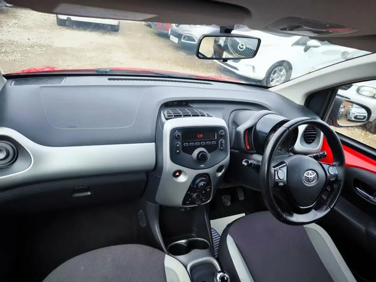2016-toyota-aygo-10-vvt-i-x-play-68bhp-5d-x-shift-big-17