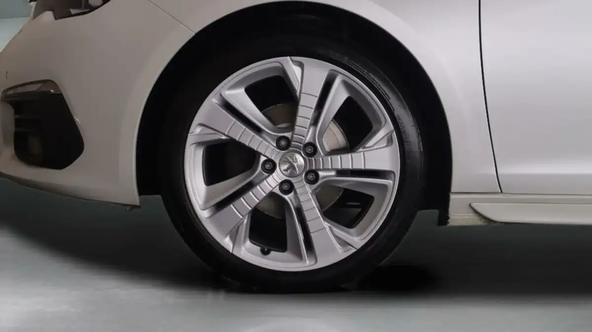 2019-peugeot-308-15-bluehdi-gt-line-big-18