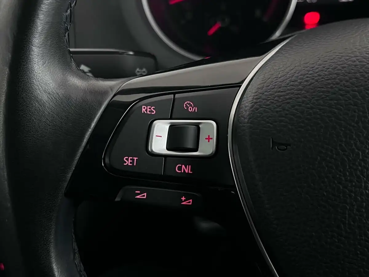 2016-volkswagen-polo-big-17
