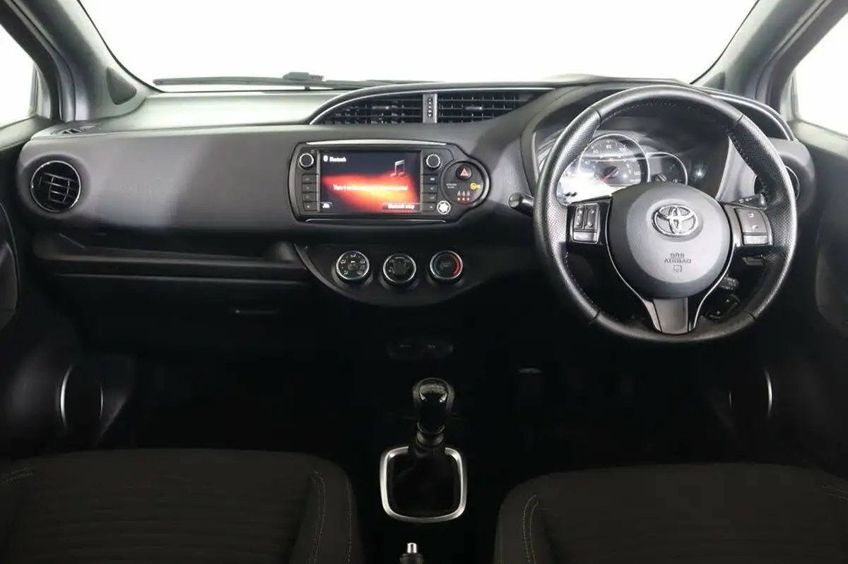 2016-toyota-yaris-133-design-big-14