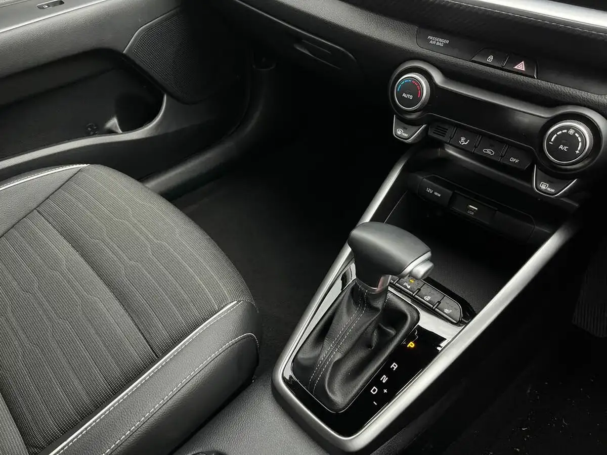 2024-kia-stonic-10-t-gdi-gt-line-s-98bhp-dct-big-14