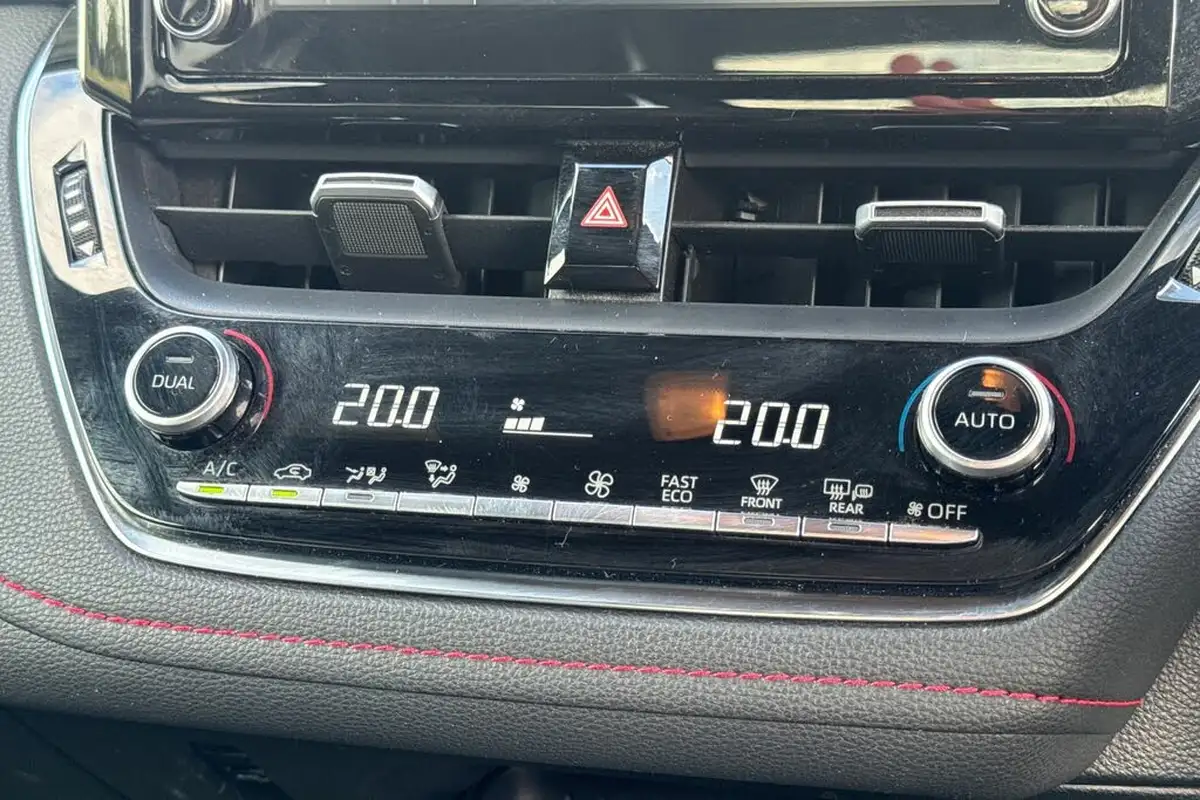 2020-toyota-corolla-20-vvt-i-excel-trk-hatchback-big-13