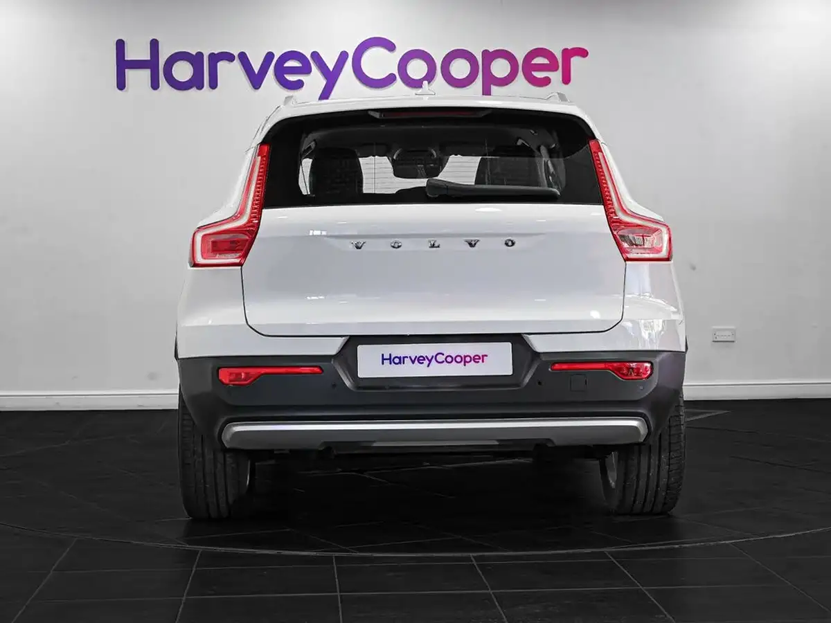 2019-volvo-xc40-20td-d3-momentum-pro-awd-geartronic-big-17