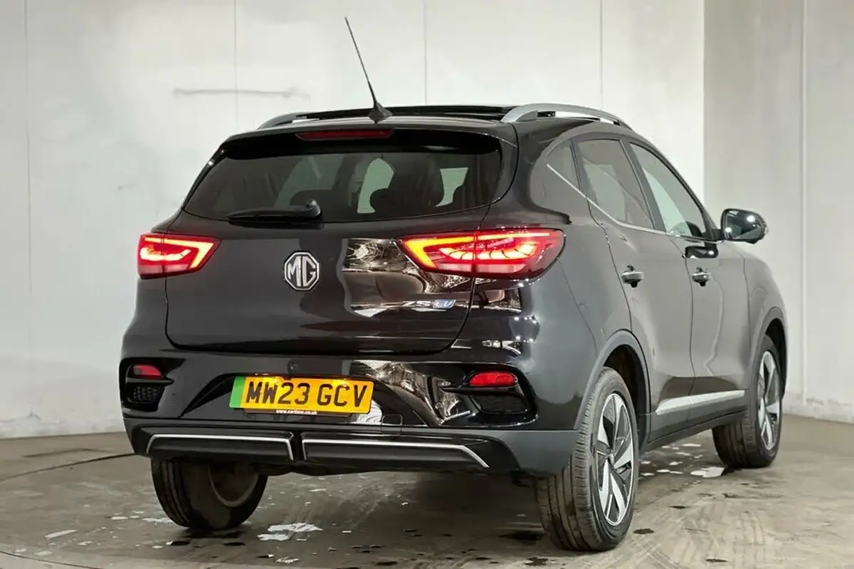 2023-mg-zs-suv-e-trophy-ev-156ps-long-range-big-21