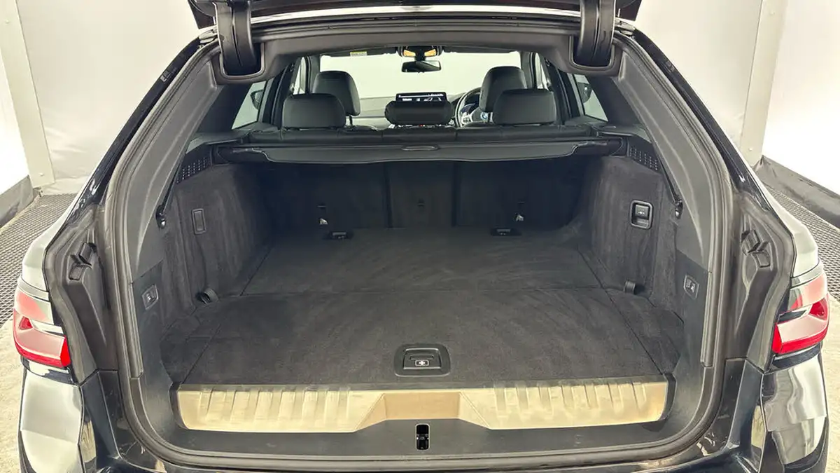 2022-bmw-5-series-20-530e-m-sport-touring-5d-big-14