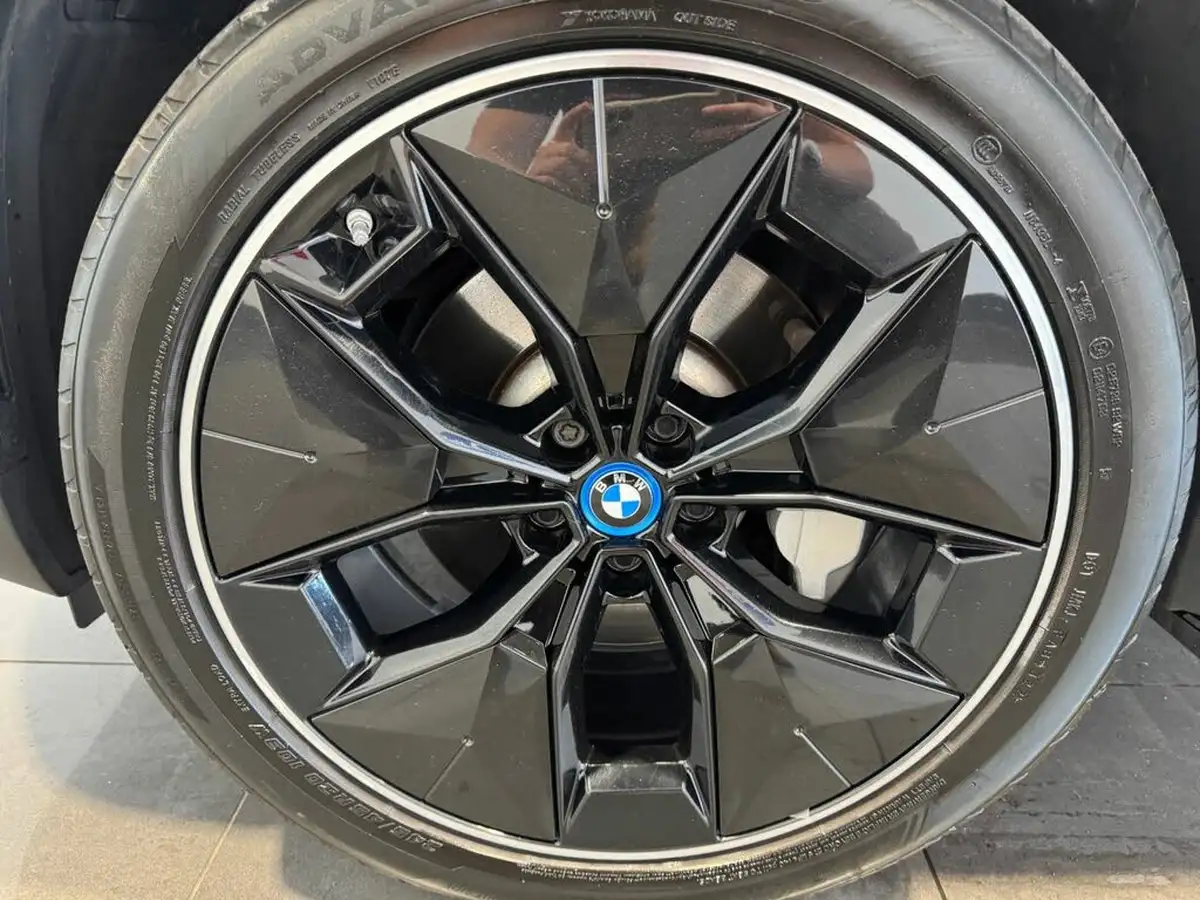 2021-bmw-ix3-e-premier-edition-big-13