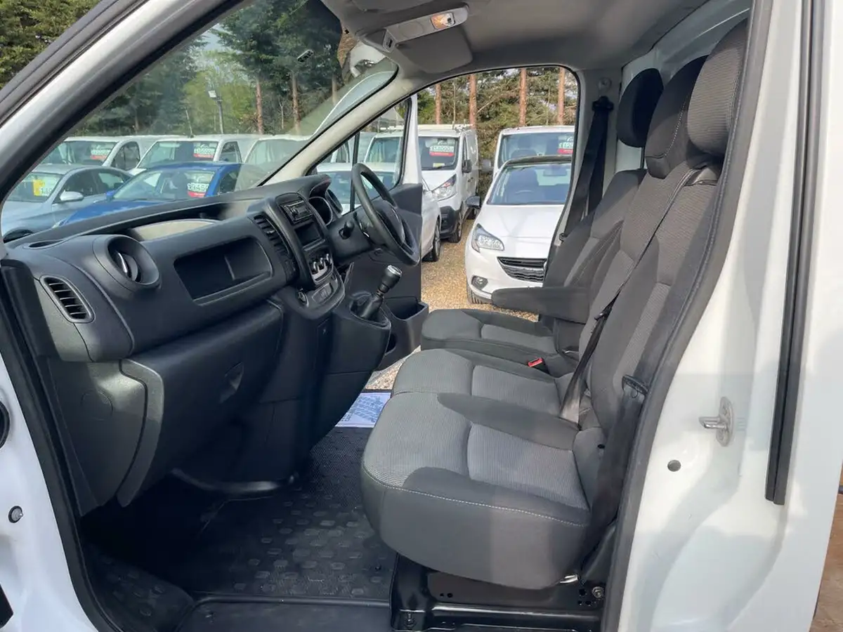 2021-renault-trafic-20dci-ll30-energy-120-business-panel-big-18