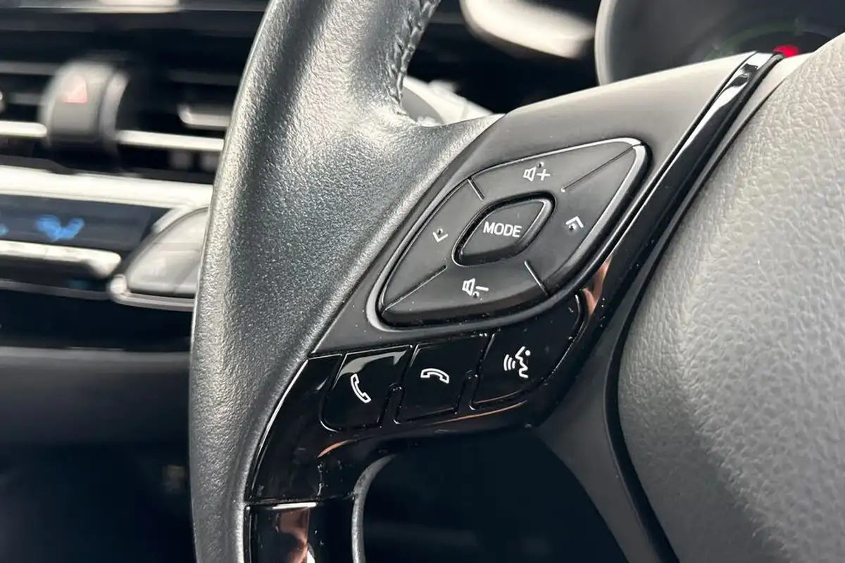 2021-toyota-c-hr-18-vvt-i-icon-big-32