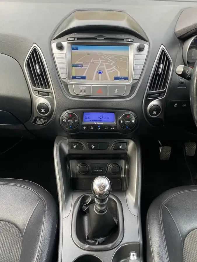 2013-hyundai-ix35-17td-se-nav-big-21