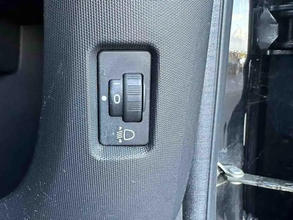 2013-toyota-aygo-10-aygo-fire-5d-mm-big-9