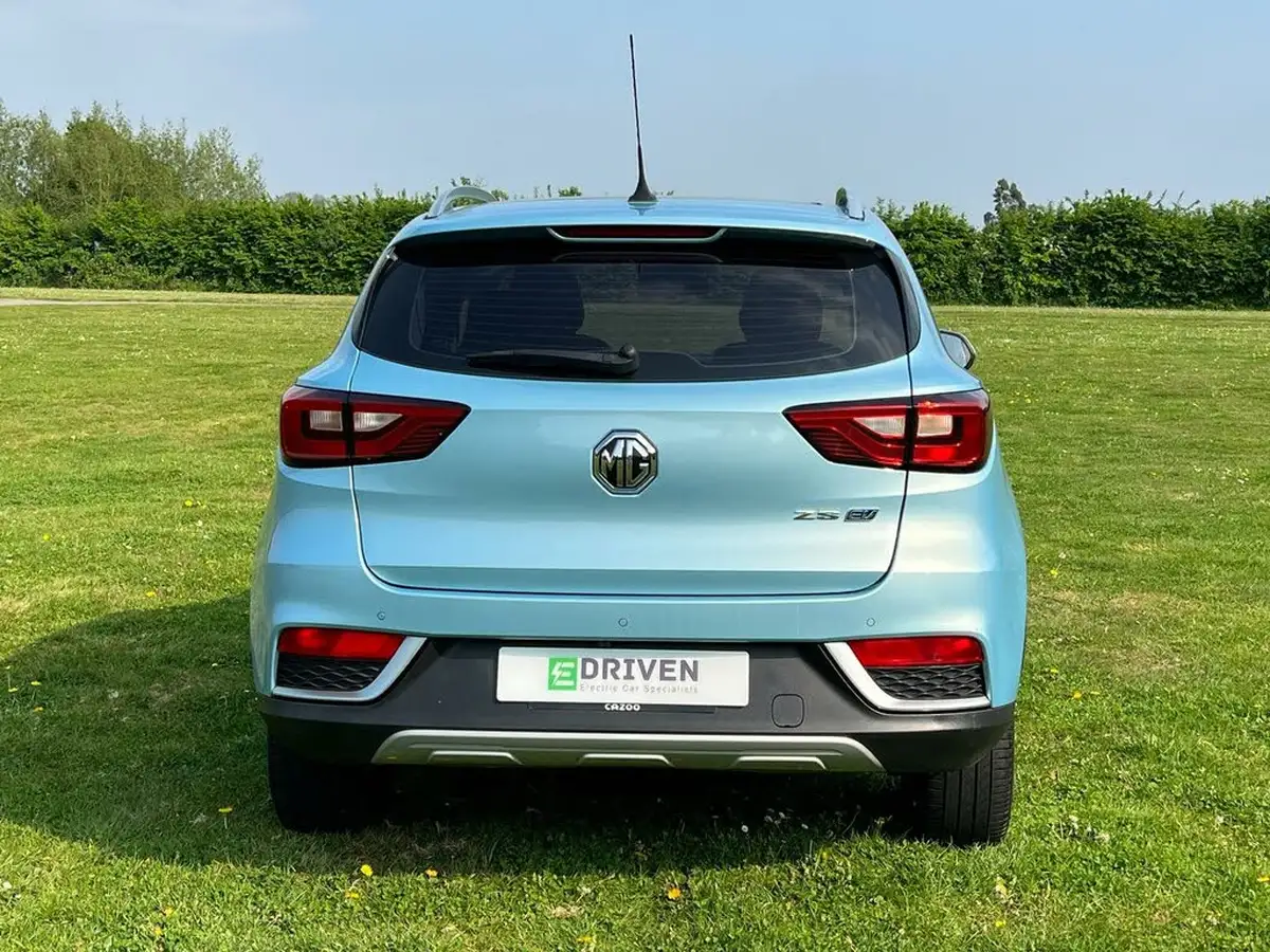2021-mg-zs-suv-e-exclusive-ev-big-5