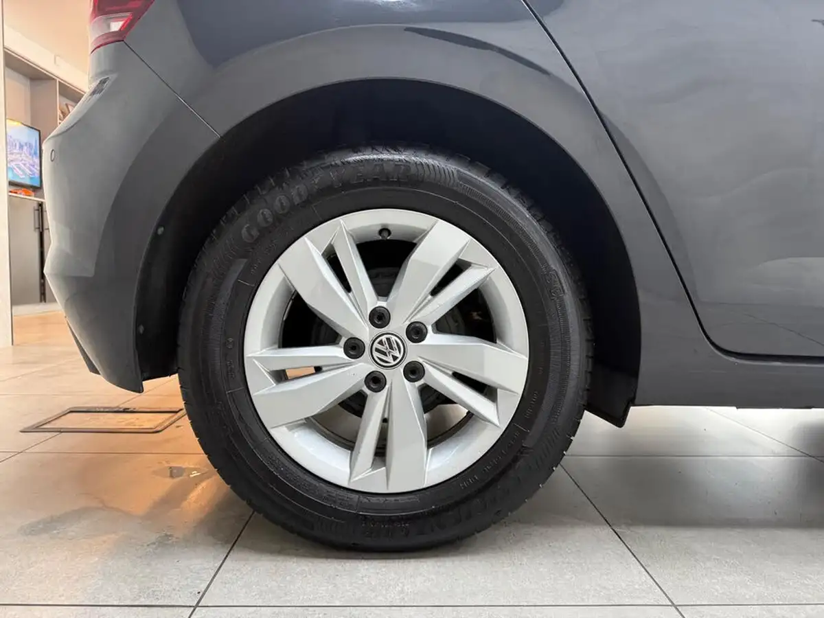 2018-volkswagen-polo-10-se-65ps-big-26