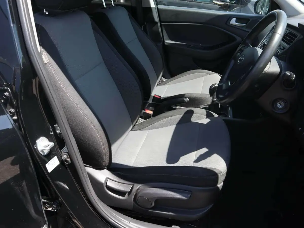 2017-hyundai-i20-10-t-gdi-active-big-6