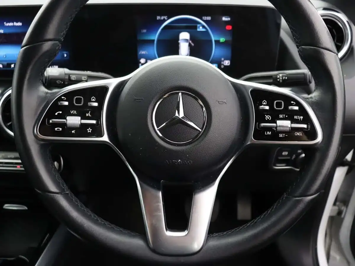 2021-mercedes-benz-gla-class-13-gla-200-sport-executive-big-39