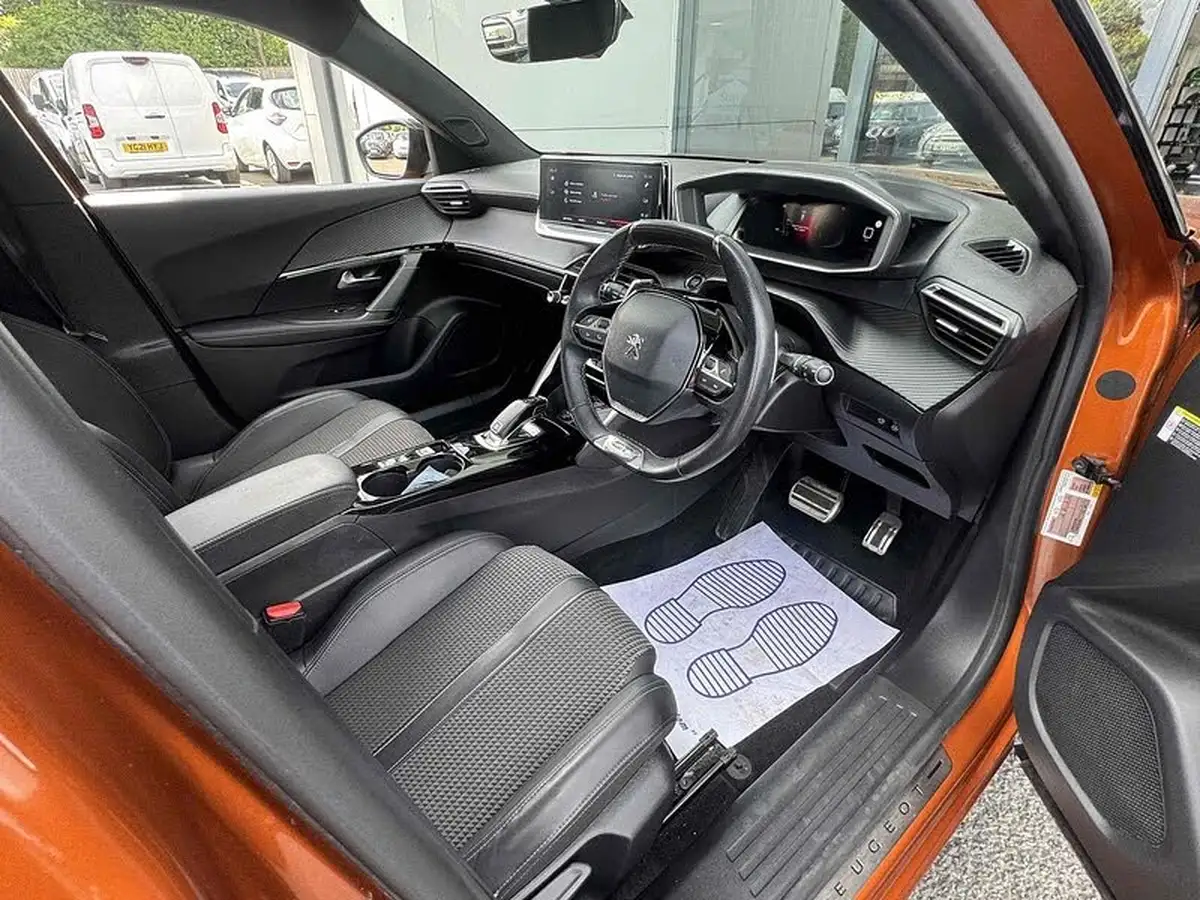 2020-peugeot-2008-suv-12-puretech-gt-line-eat8-big-21
