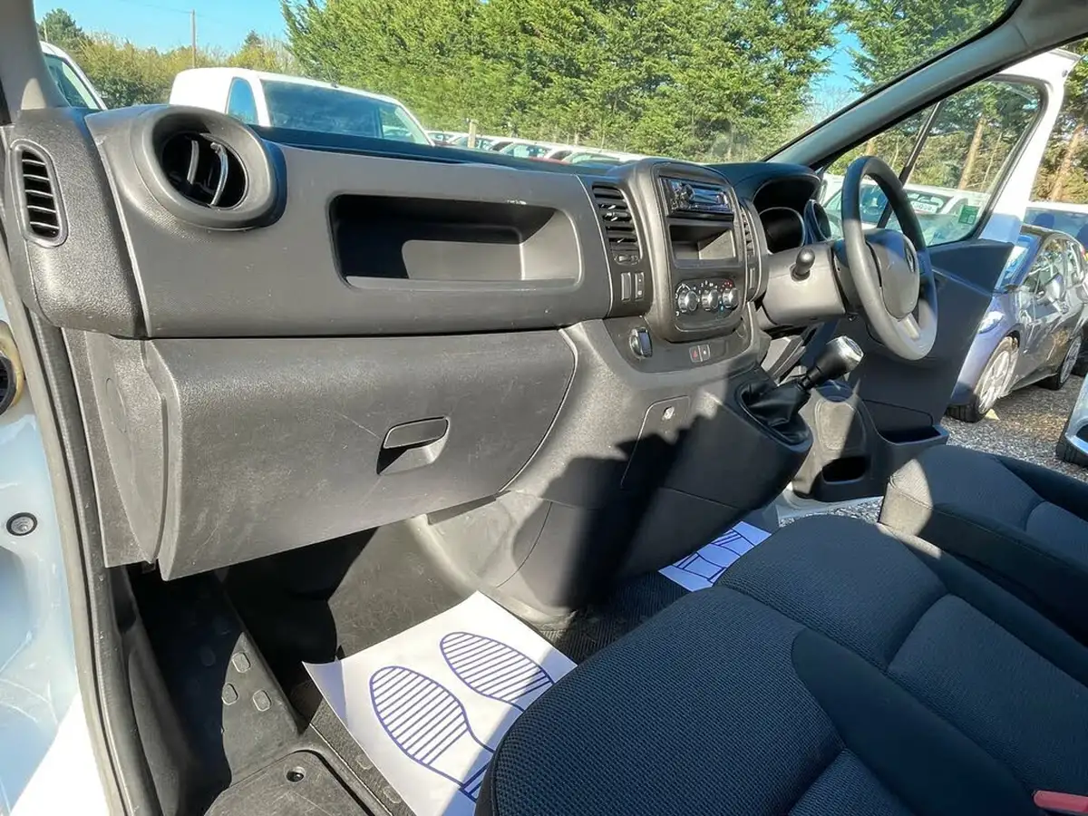 2021-renault-trafic-20dci-ll30-energy-120-business-panel-big-18