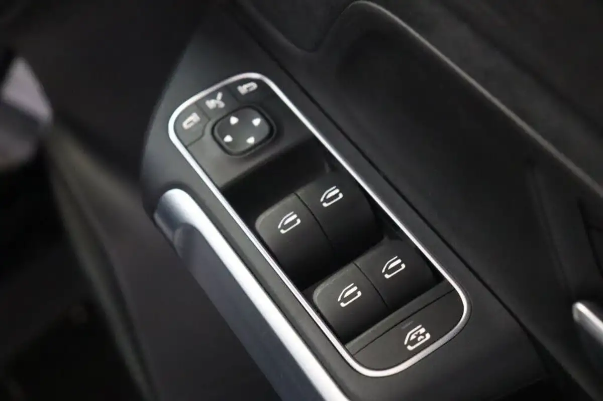 2022-mercedes-benz-eqb-e-eqb-300-amg-line-premium-big-32