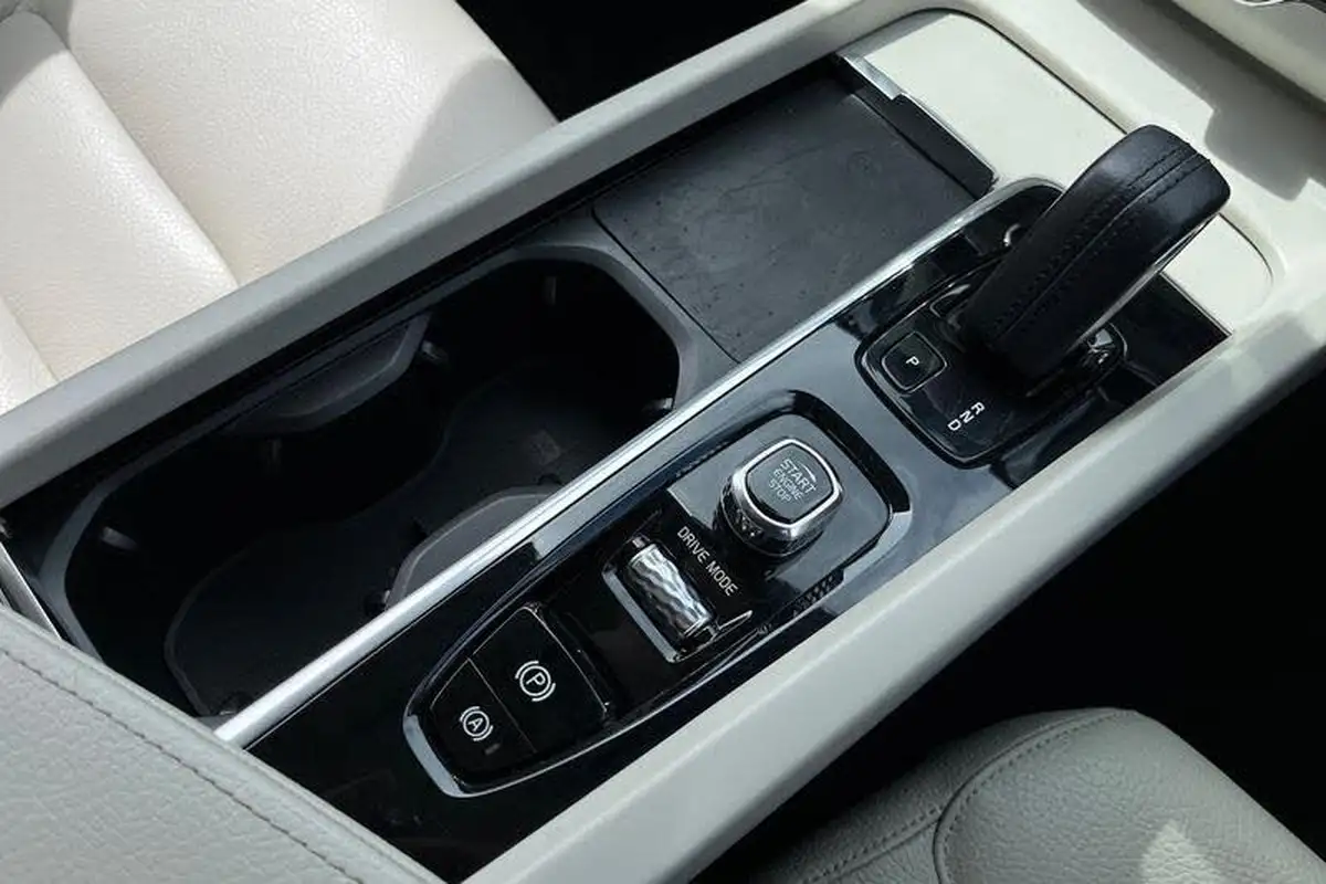 2021-volvo-xc60-20-b5-momentum-awd-big-33