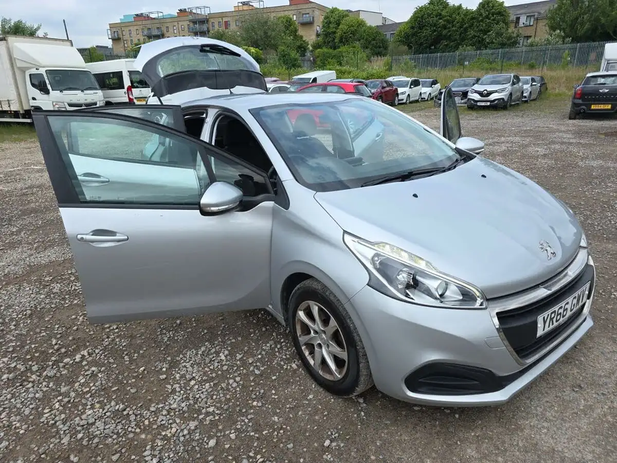 2016-peugeot-208-12-puretech-active-82bhp-ss-5d-etg5-big-5