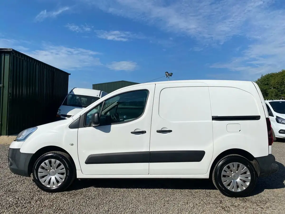 2013-citroen-berlingo-16td-l1-625-lx-airdream-airdream-panel-big-18