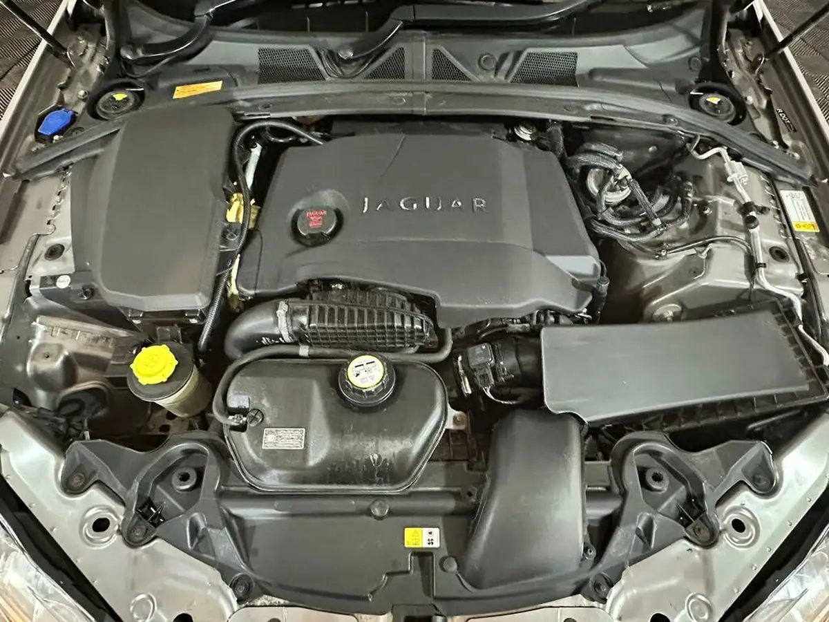 2010-jaguar-xf-30td-portfolio-big-9