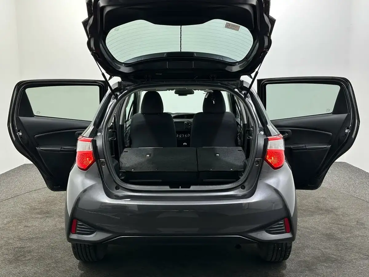 2017-toyota-yaris-15-vvt-i-design-panoramic-roof-1497cc-big-39