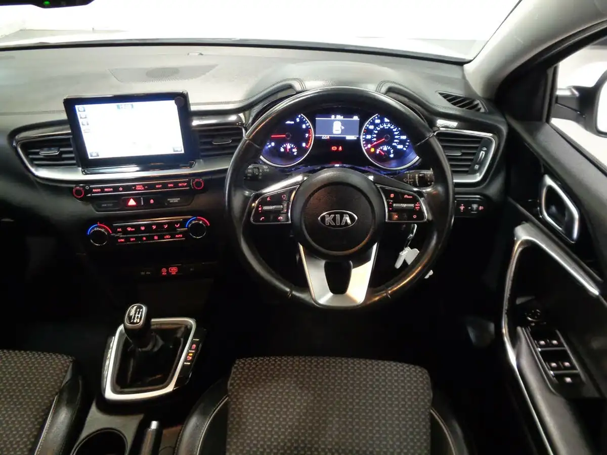 2019-kia-ceed-10-t-gdi-3-sportswagon-big-15