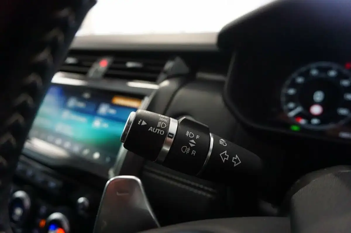 2019-land-rover-discovery-30-sd-v6-hse-luxury-big-42