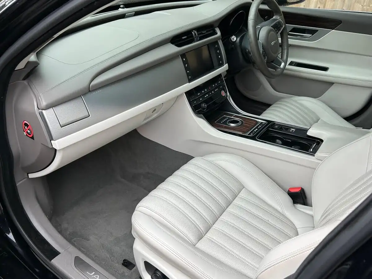 2018-jaguar-xf-20i-portfolio-200ps-saloon-4d-1999cc-big-23