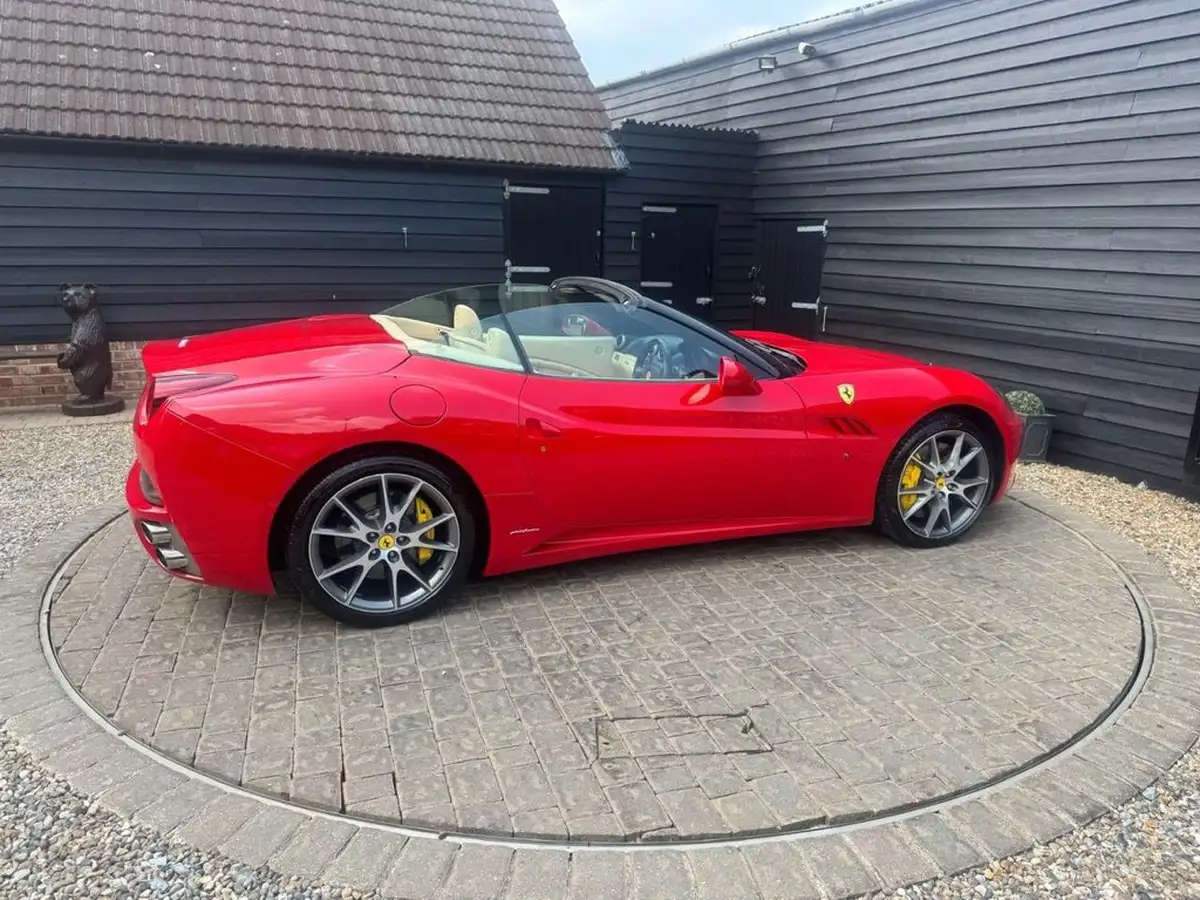 2010-ferrari-california-43-big-5
