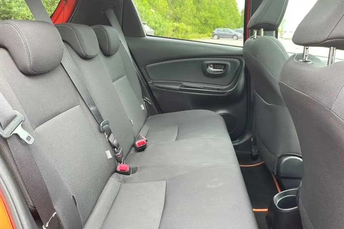 2016-toyota-yaris-15-vvt-i-orange-edition-hybrid-big-36