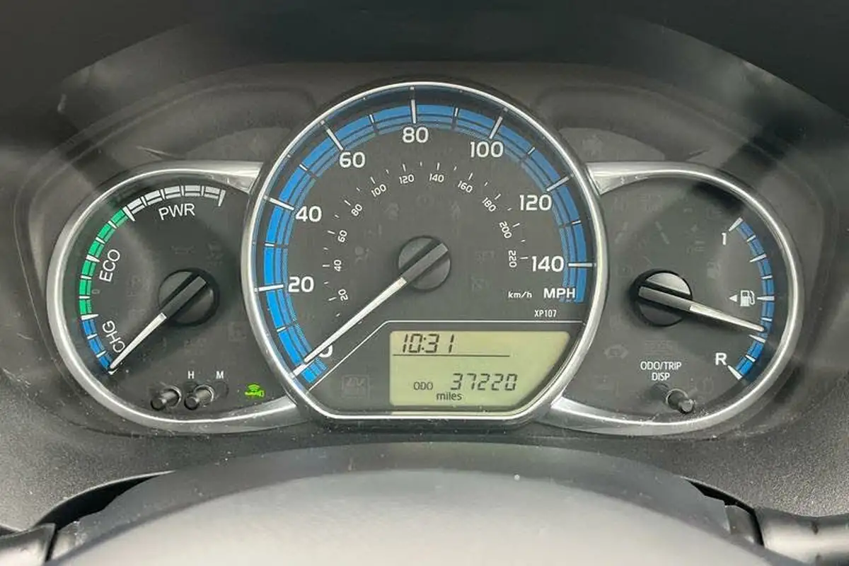 2016-toyota-yaris-15-vvt-i-orange-edition-hybrid-big-12