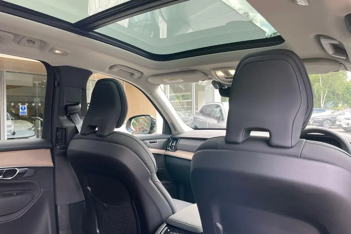 2025-volvo-xc90-20-b5-plus-big-25