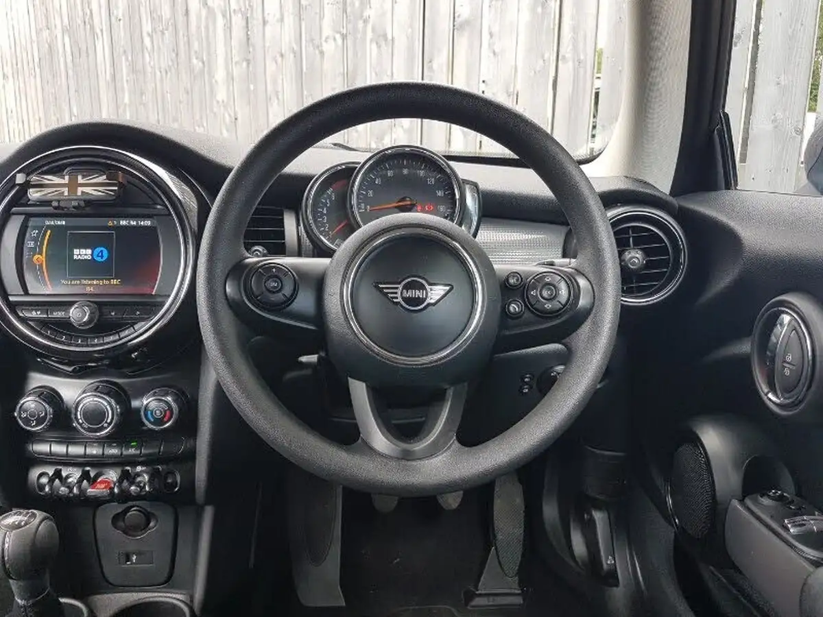2019-mini-cooper-15-cooper-classic-hatchback-3d-big-6