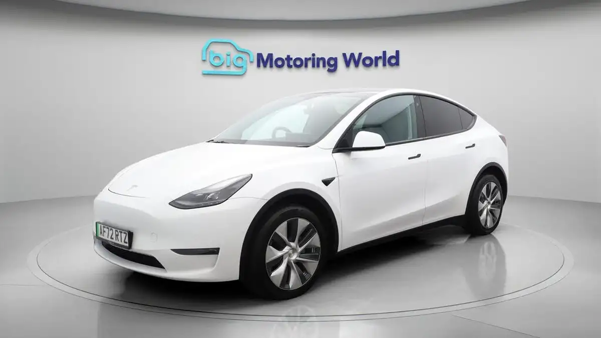 2022-tesla-model-y-e-long-range-big-3